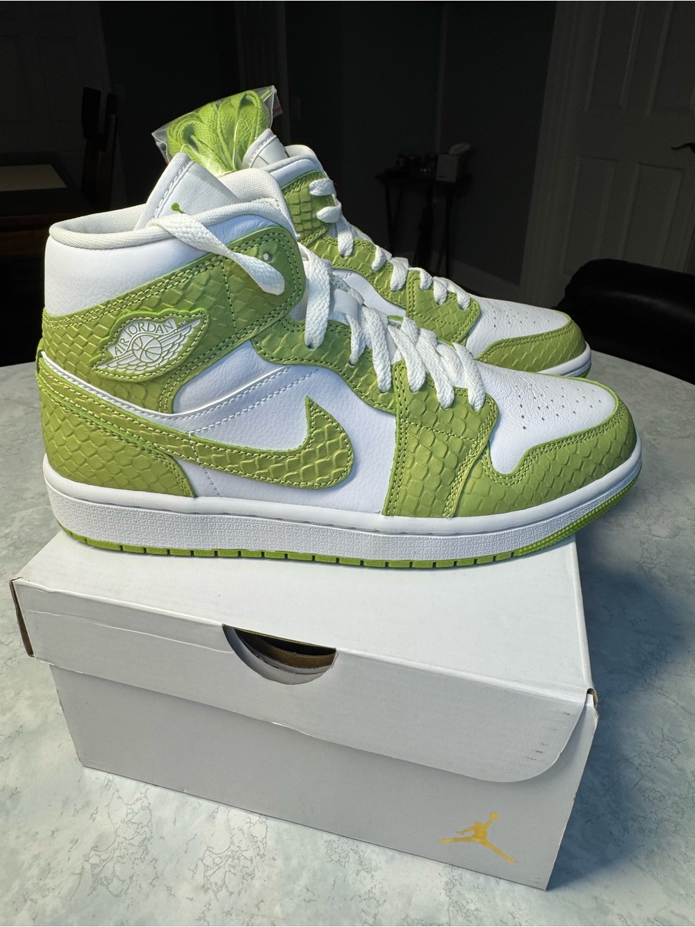 Jordan 1 Mid - Green Python